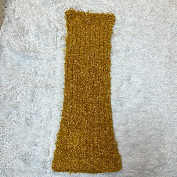 Yellow knit scarf - Picture 7 of 9
